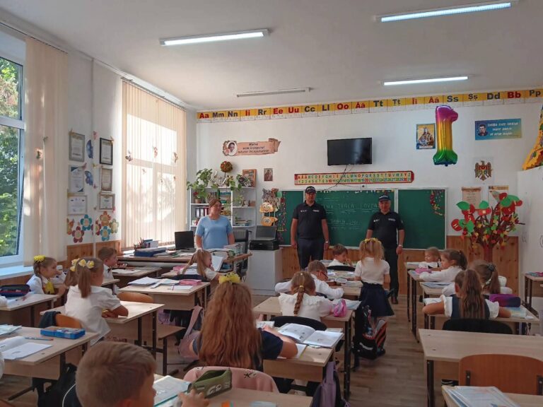 🚦 „Fă cunoștință cu polițistul tău” – Activitate la clasele I